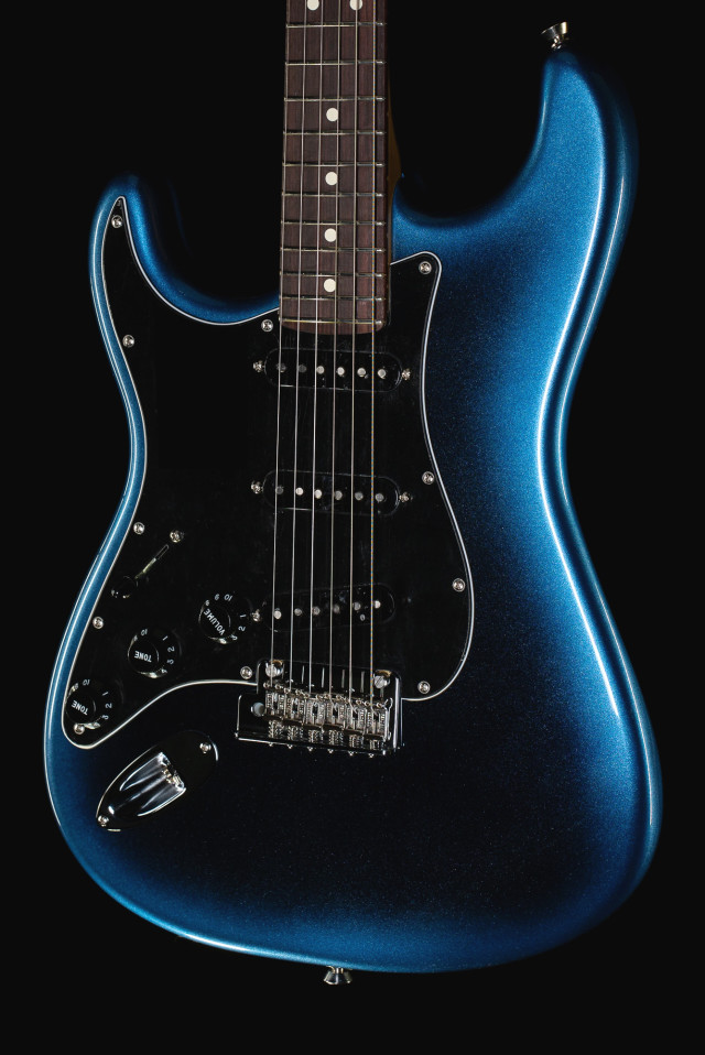 5_darknight_fender_stratocaster_lefty