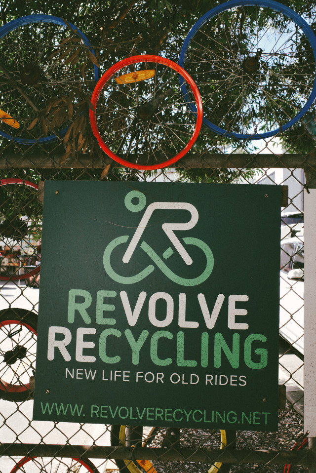 01_revolverecycling_sign